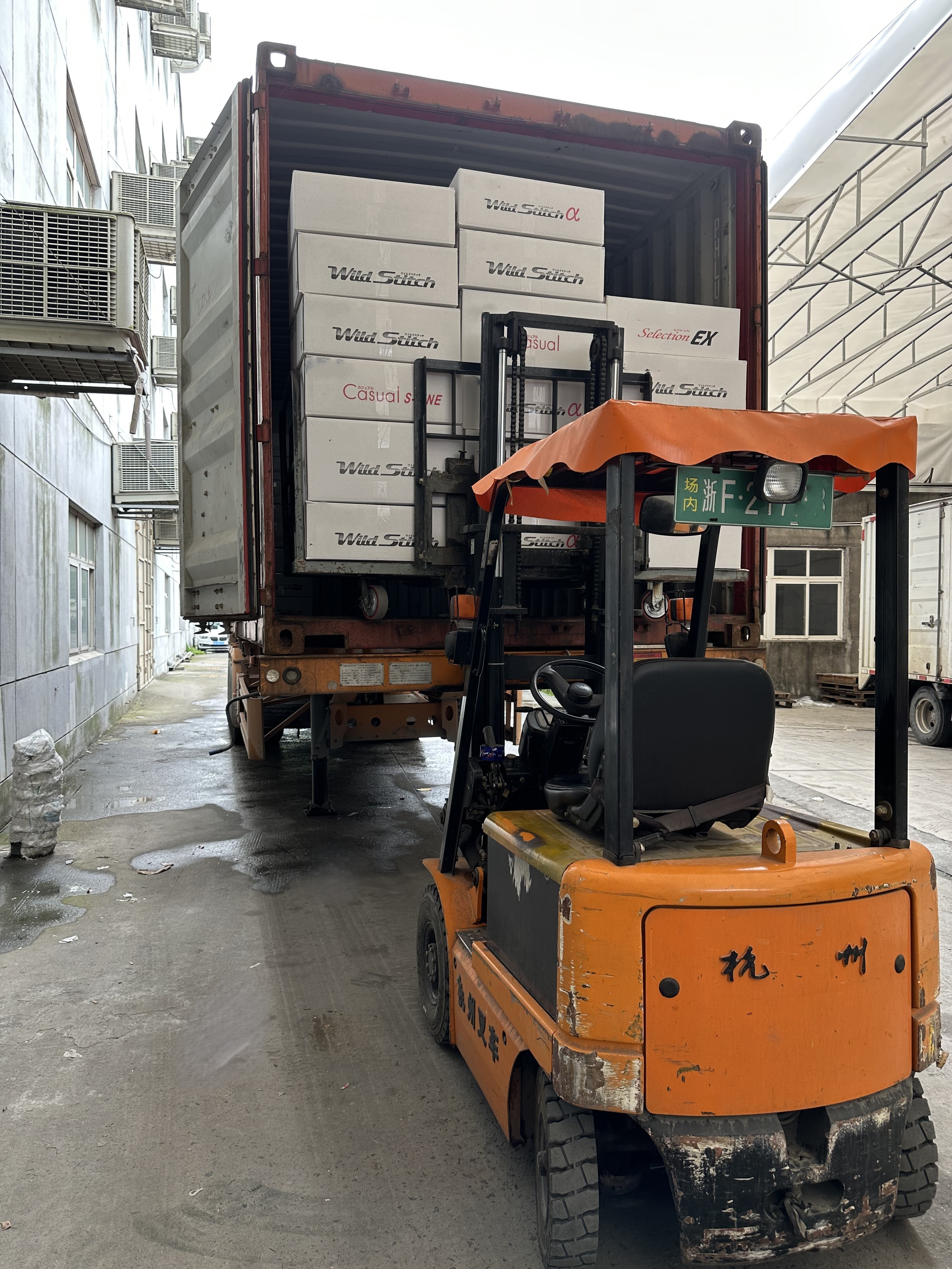 Zhejiang Tianmei Auto Seat Cover Co., Ltd. arrange shipment today with quality and capacity guaranteed!